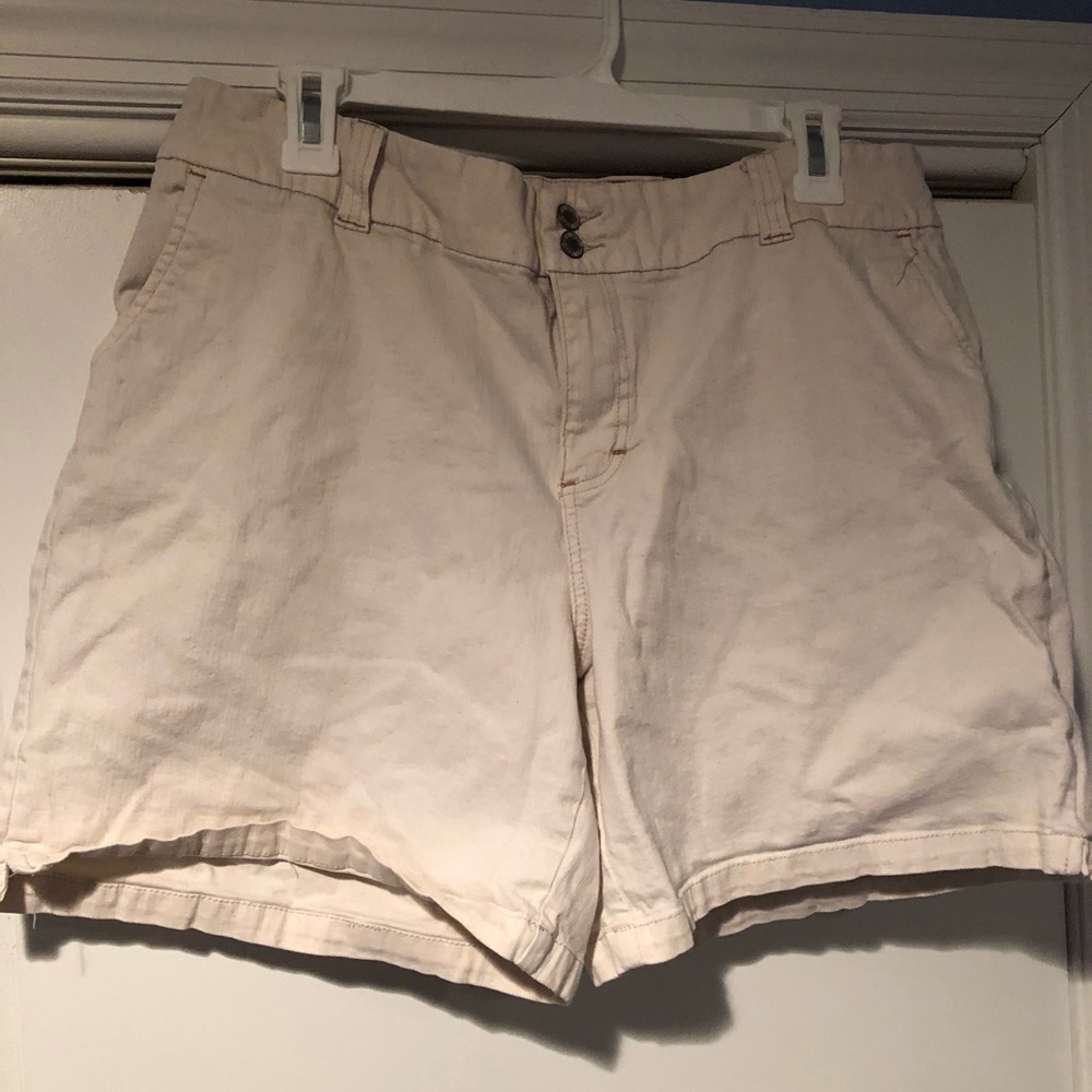 Avenue Cream Shorts
